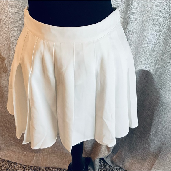 SHEIN White mini skirt pleated. BNWOT SZ Small Cyber Sale Free Shipping - Picture 7 of 10